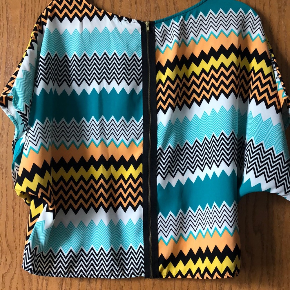 Francesca’s Geometric Top - Picture 3 of 4